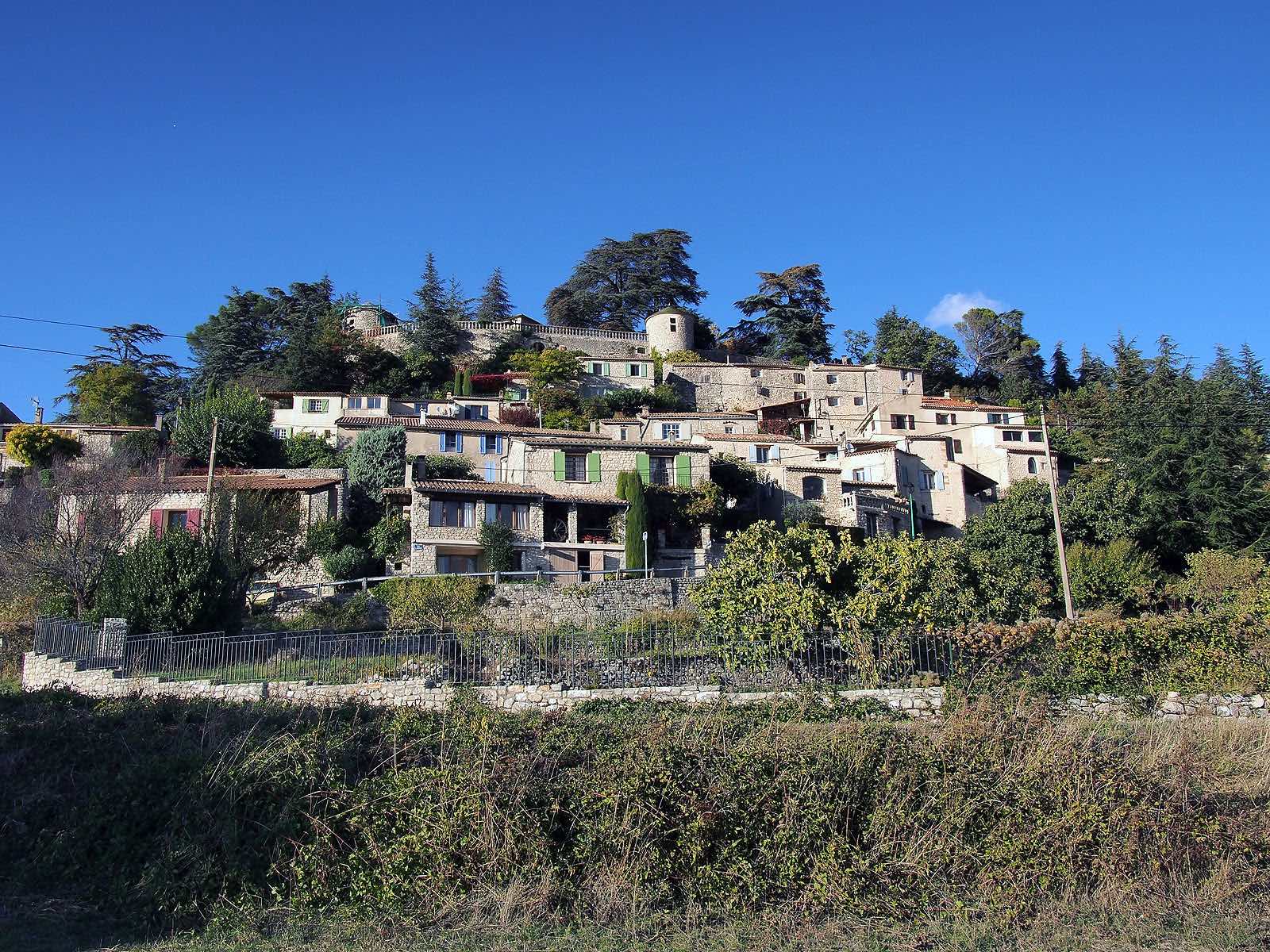 village Lincel 1