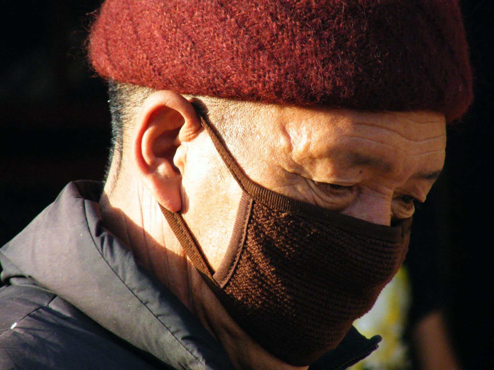 nepal homme avec masque