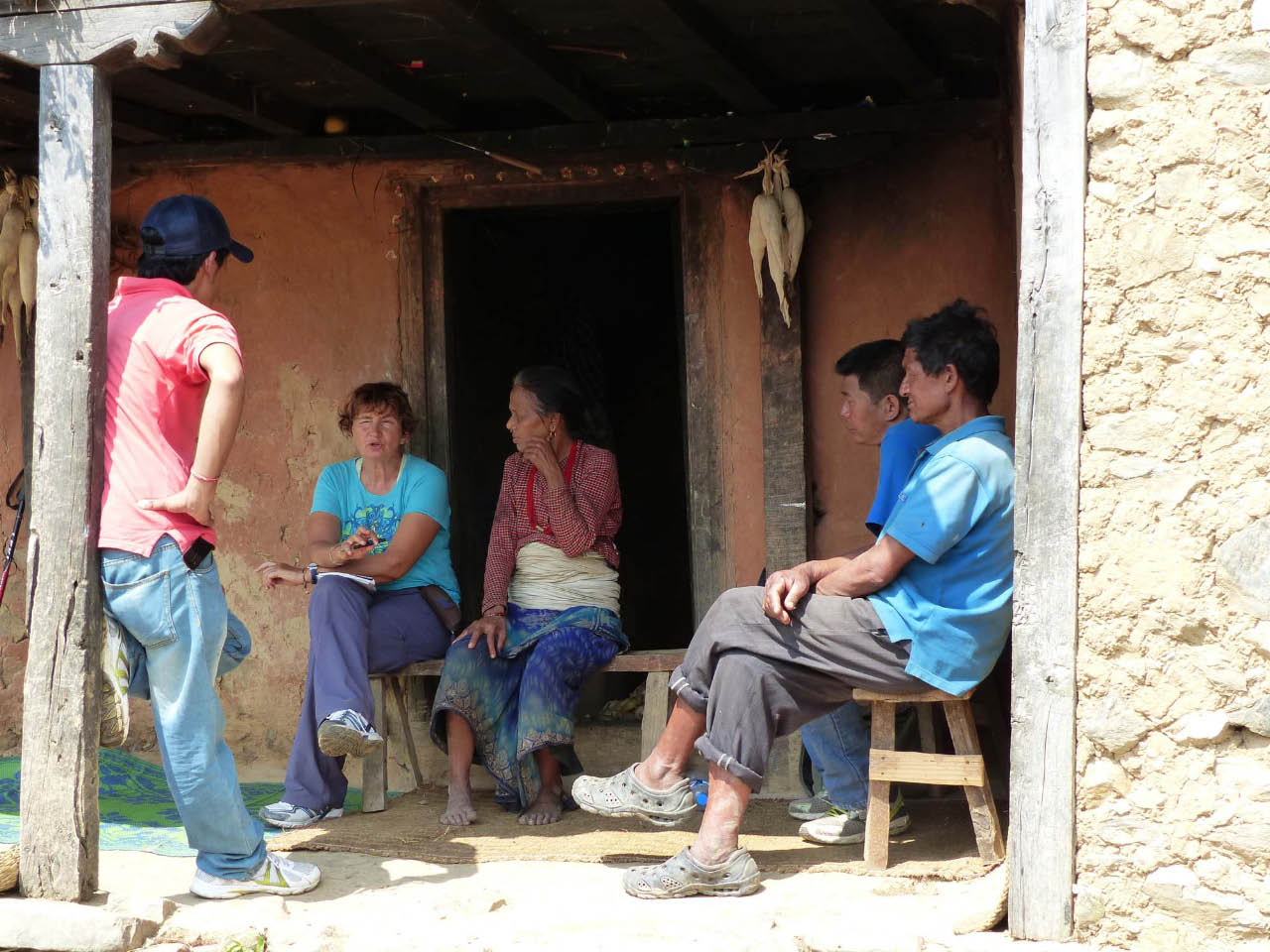 Village de Magarsalu- Catherine Joriot en réunion